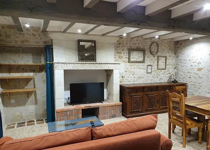 Nyaraló De Marcoux, Authentic And Warme House Saint-Léon